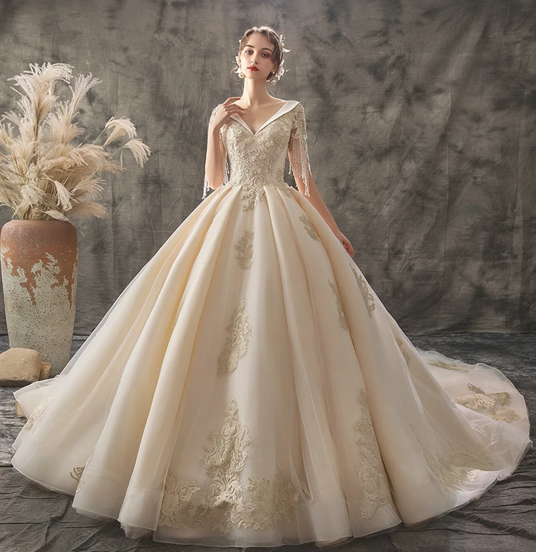 Роскошное бальное платье цвета шампанского Vestido De Noiva 2020, свадебное платье с V-образным вырезом и бахромой, свадебное платье
Роскошное бальное платье цвета шампанского Vestido De Noiva 2020, свадебное платье с V-образным вырезом и бахромой, свадебное платье