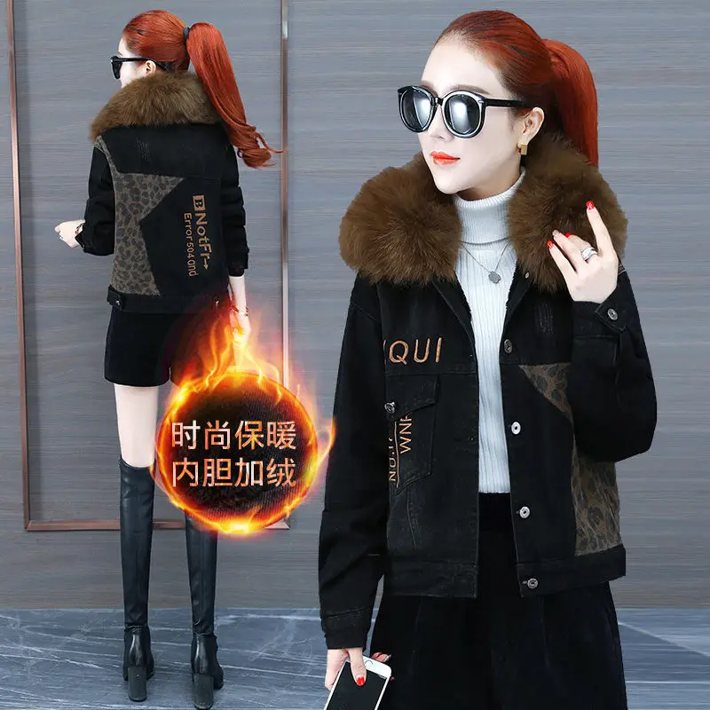Plus Velvet Thick Denim Jackets Women 5XL 2022Winter New Cowboy Coat Wild Big Fur Collar Jeans Cotton Jacket Female Top
Plus Velvet Thick Denim Jackets Women 5XL 2022Winter New Cowboy Coat Wild Big Fur Collar Jeans Cotton Jacket Female Top