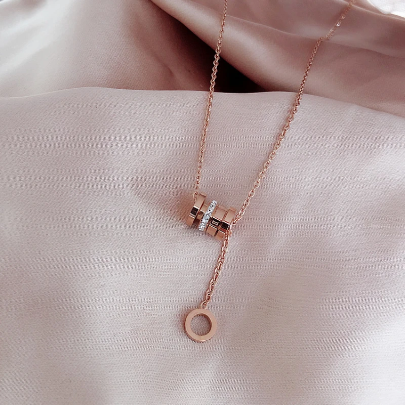 Roman titanium steel necklace temperament wild rose gold small waist circle tassel transfer pendant clavicle chain female
Roman titanium steel necklace temperament wild rose gold small waist circle tassel transfer pendant clavicle chain female