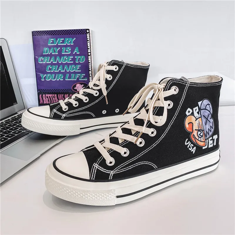Anime Graffiti Shoes Men Autumn New High-Top Canvas Schuh Breathable Foot Protection Outdoor Sports Casual Vulcanize Los Zapatos
Anime Graffiti Shoes Men Autumn New High-Top Canvas Schuh Breathable Foot Protection Outdoor Sports Casual Vulcanize Los Zapatos