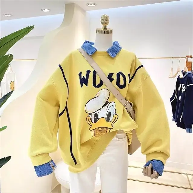 Disney Donald Duck Spring and Autumn Denim POLO Collar Cartoon Duck Print Loose Stitching Fake Two-piece Sweater Women 
Disney Donald Duck Spring and Autumn Denim POLO Collar Cartoon Duck Print Loose Stitching Fake Two-piece Sweater Women