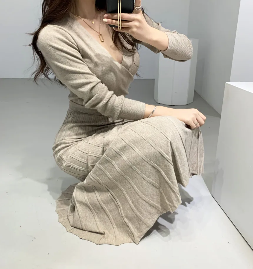 Korean Chic French V-neck Cross Slim Bandage High Waist Vestido Mujer Slim Pleated Long Knee Length Knitted Dress For Women
Korean Chic French V-neck Cross Slim Bandage High Waist Vestido Mujer Slim Pleated Long Knee Length Knitted Dress For Women
