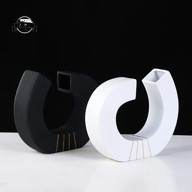 Light Luxury Nordic Black and White Geometric Ceramic Ornaments Living Room Decoration Decorations for Home ResinCharms Pendulu
Light Luxury Nordic Black and White Geometric Ceramic Ornaments Living Room Decoration Decorations for Home ResinCharms Pendulu
