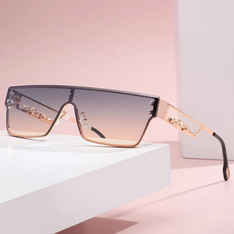 Sunglasses Women's Anti-ultraviolet Metal Leopard Head Sunglasses Men's Fashion Big Frame One Mirror Trend Glasses
Sunglasses Women's Anti-ultraviolet Metal Leopard Head Sunglasses Men's Fashion Big Frame One Mirror Trend Glasses