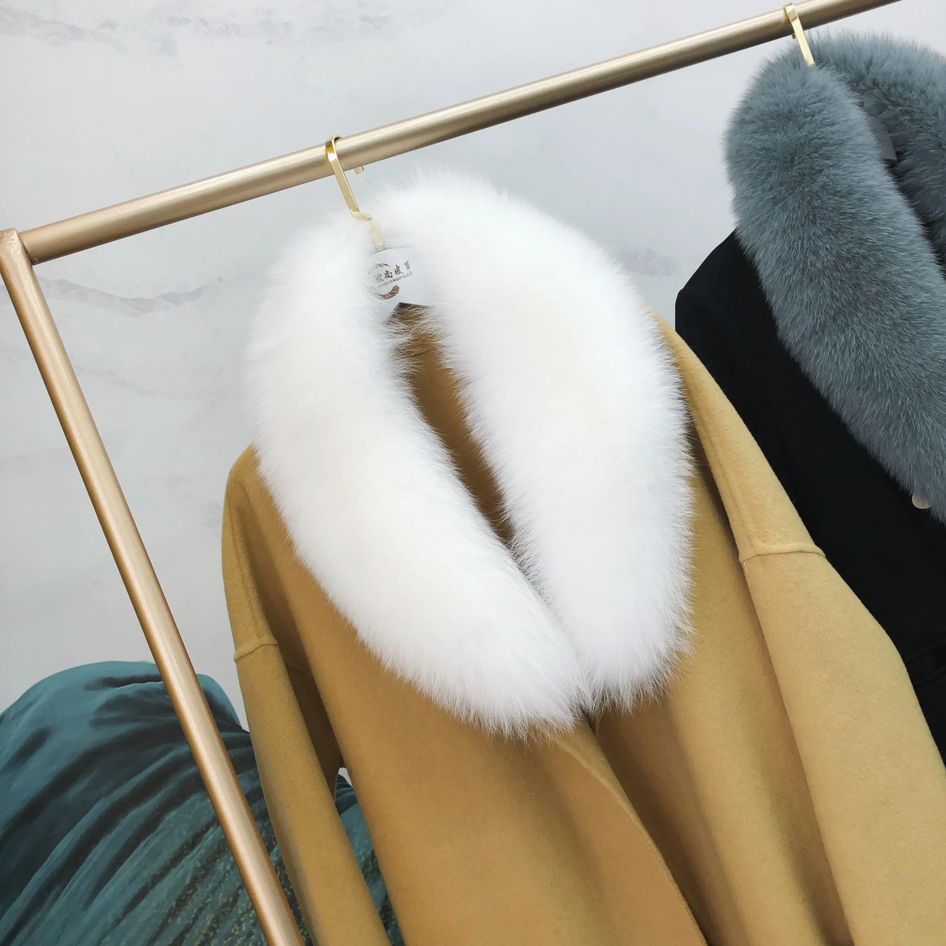 Ms.MinShu Genuine Fox Fur Collar Scarf For Women Winter Fox Fur Scarf 100% Natural Fox Skin Collar Neck Warmer Custom Made
Ms.MinShu Genuine Fox Fur Collar Scarf For Women Winter Fox Fur Scarf 100% Natural Fox Skin Collar Neck Warmer Custom Made