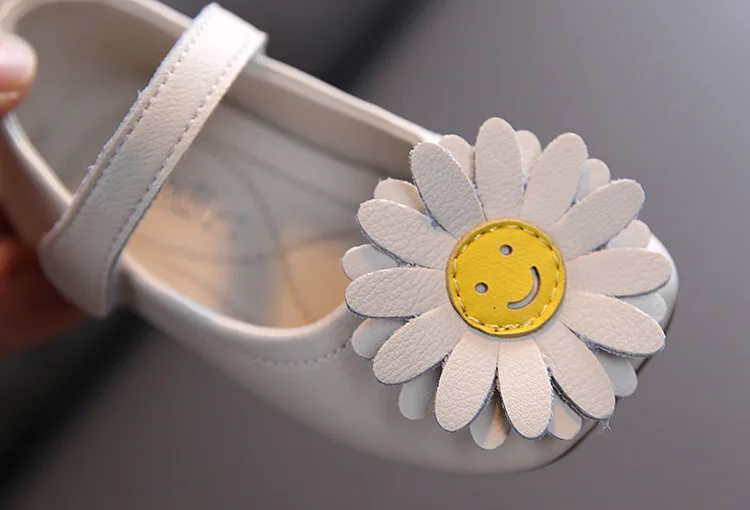 Autumn Baby Girls Leather Shoes Flowers Princess Leather Shoes Children's Dance Shoes 1-3 Years Old Children's Shoes
Autumn Baby Girls Leather Shoes Flowers Princess Leather Shoes Children's Dance Shoes 1-3 Years Old Children's Shoes