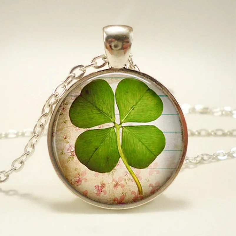 

2021 Round Glass Pendant Necklaces Dried Flower Four Leaf Clover Bring Lucky Dried Flowers Charms Jewelry for Women/Girl