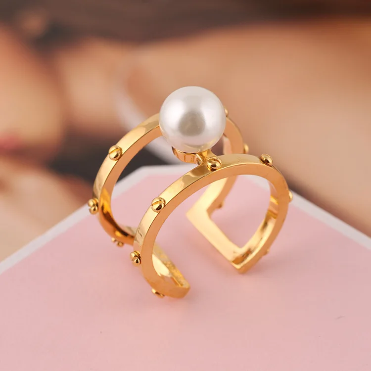 White pearl gold rivet opening double-layer hollow marking ring
White pearl gold rivet opening double-layer hollow marking ring