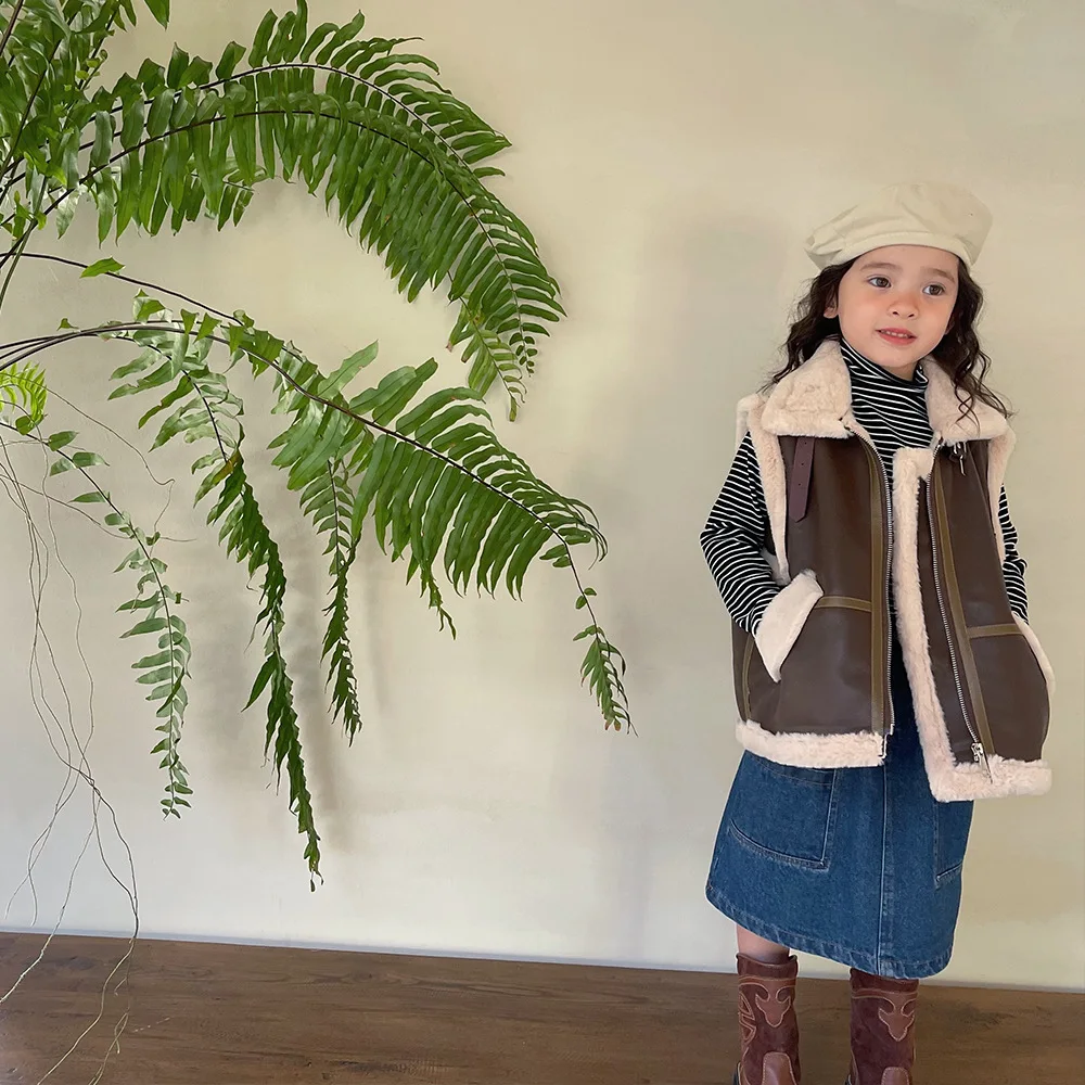 Girl Baby Western Style Lapel with Velvet Vest 2021 Autumn and Winter Korean Version Cardigan Warm Jacket Children's Clothing
Girl Baby Western Style Lapel with Velvet Vest 2021 Autumn and Winter Korean Version Cardigan Warm Jacket Children's Clothing