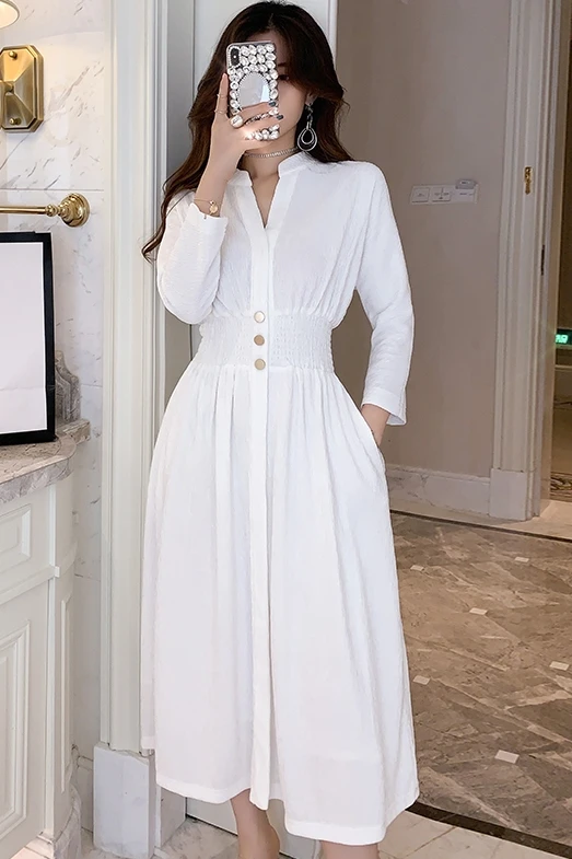 Autumn dress 2020 new Korean temperament goddess fan V-neck waist bat sleeve mid-length casual A-line skirt
Autumn dress 2020 new Korean temperament goddess fan V-neck waist bat sleeve mid-length casual A-line skirt