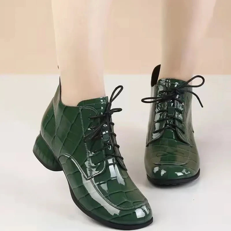 Waterproof mother ankle boots woman lace-up adult fashion patent leather shoes wedges boats female women's martin boots
Waterproof mother ankle boots woman lace-up adult fashion patent leather shoes wedges boats female women's martin boots