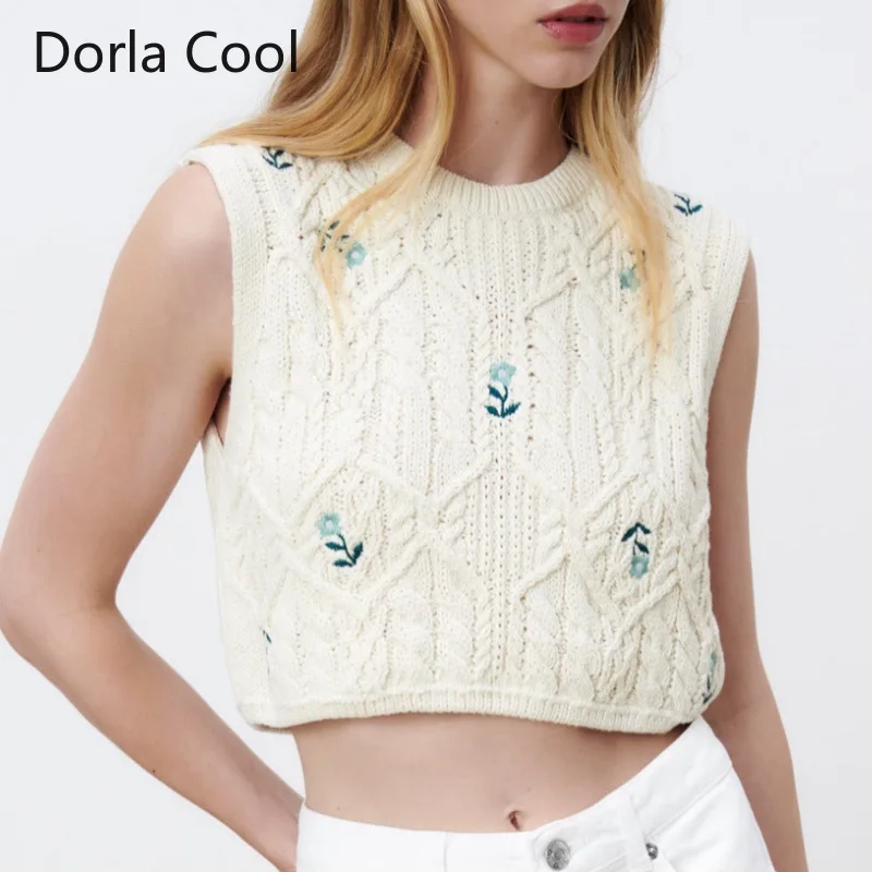 New Runway Knitted Tops For Women Sleeveless Short Sweaters Loose Chic Party Embroidery Florals Pullover Girl's Jumpers Top
New Runway Knitted Tops For Women Sleeveless Short Sweaters Loose Chic Party Embroidery Florals Pullover Girl's Jumpers Top