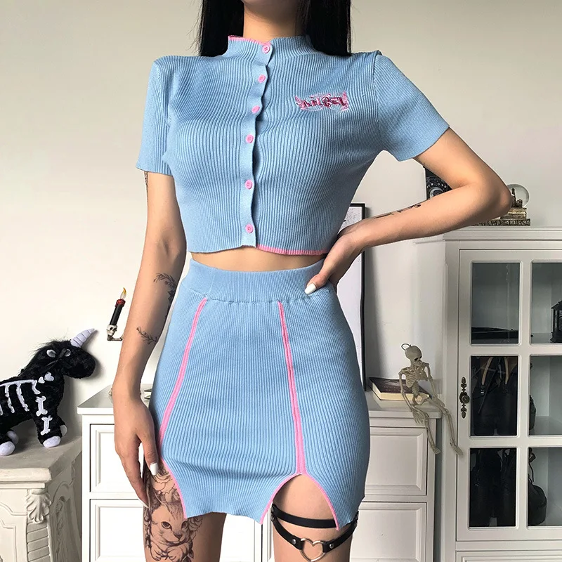 Женский костюм из двух предметов Goth Girl, облегающий топ с вышивкой ангела и коротким рукавом, футболка с высокой талией и мини-юбка, готически...
Женский костюм из двух предметов Goth Girl, облегающий топ с вышивкой ангела и коротким рукавом, футболка с высокой талией и мини-юбка, готически...