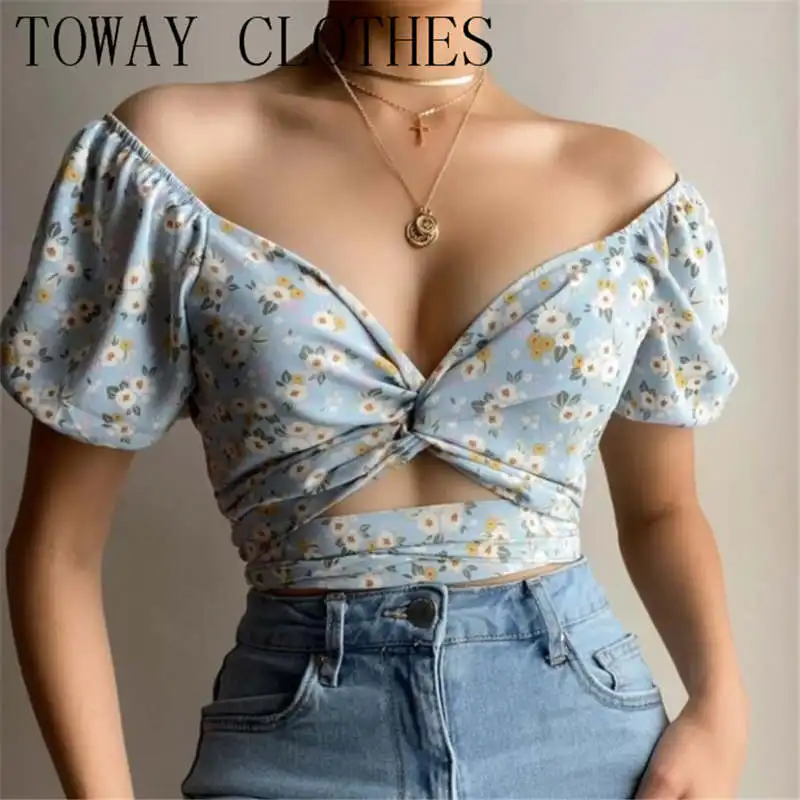 Женская блуза с цветочным принтом, V-образным вырезом и рукавами-фонариками
Женская блуза с цветочным принтом, V-образным вырезом и рукавами-фонариками