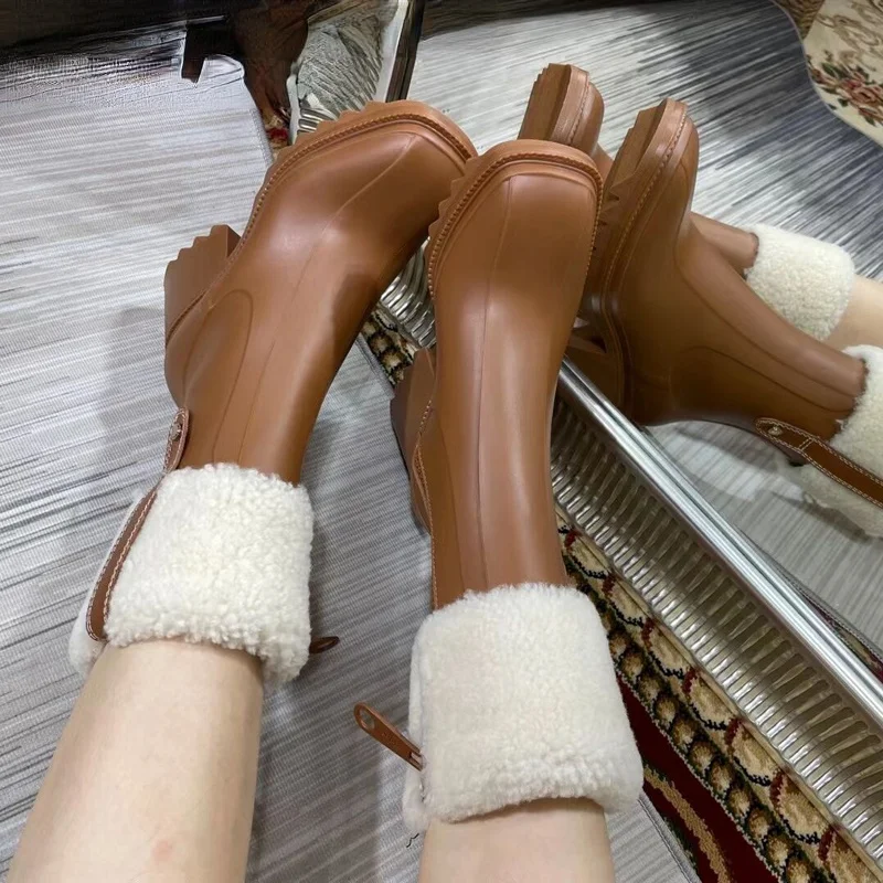 2022 Runway Women Ankle Chunky Heel Height Increasing Short Boots Thick Sole Motorcycle Boots For Women patent leather
2022 Runway Women Ankle Chunky Heel Height Increasing Short Boots Thick Sole Motorcycle Boots For Women patent leather