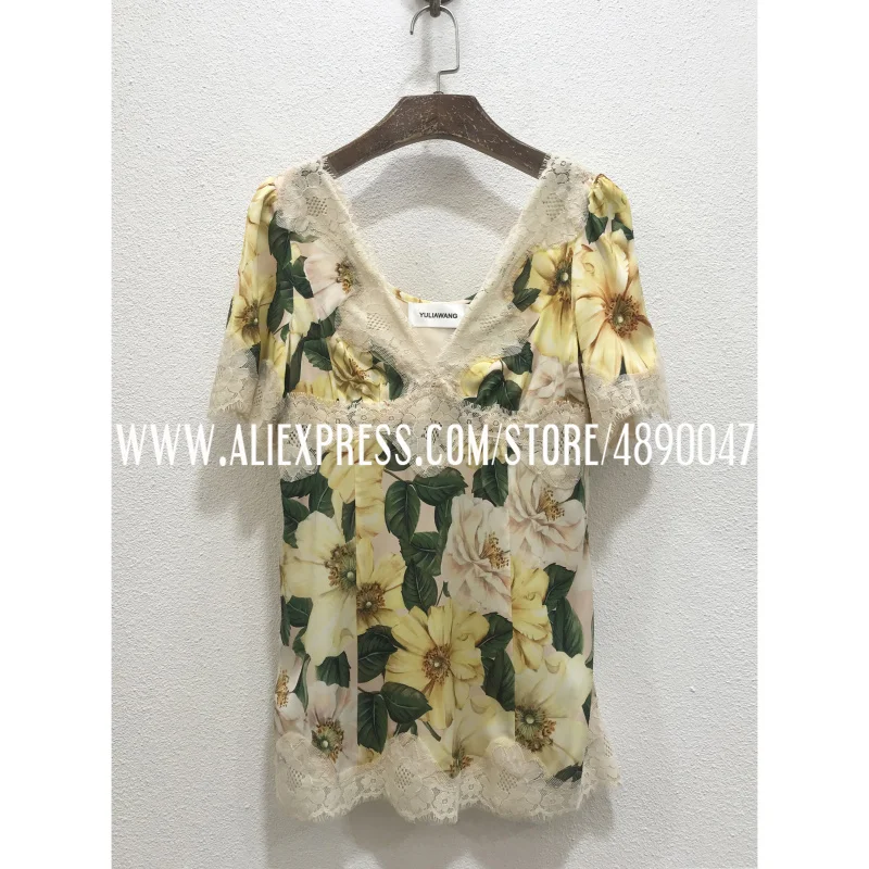 2021 spring summer new yellow camellia print lace stitching top with waist waist and thin style silk vest sleeveless shirt
2021 spring summer new yellow camellia print lace stitching top with waist waist and thin style silk vest sleeveless shirt