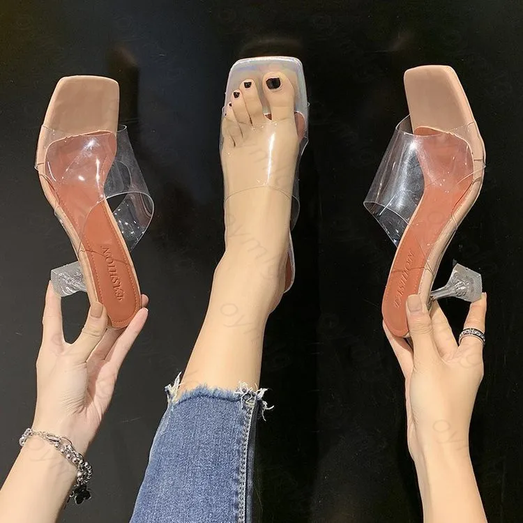 2021 New Designer PVC Transparent Slippers Women Perspex High Heels Summer Party Ladies Clear Band Crystal Shoes Plus Size 41 42
2021 New Designer PVC Transparent Slippers Women Perspex High Heels Summer Party Ladies Clear Band Crystal Shoes Plus Size 41 42