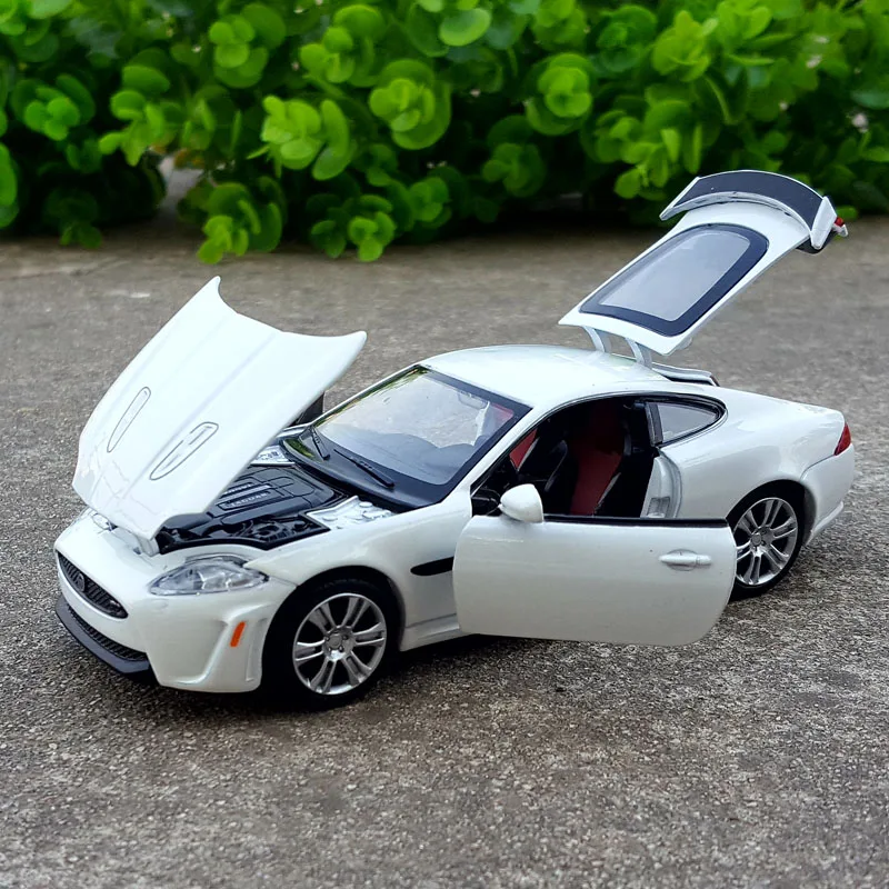 Модель автомобиля Jaguar XKR Coupe из сплава в масштабе 1:32, модель игрушечного автомобиля из литого металла, модель автомобиля, коллекция имитации ...
Модель автомобиля Jaguar XKR Coupe из сплава в масштабе 1:32, модель игрушечного автомобиля из литого металла, модель автомобиля, коллекция имитации ...