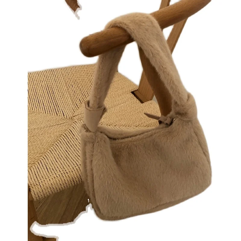 Sweet Vintage Design Women Plush Handbags Fashion Winter Ladies Underarm Shoulder Bags Cute New Ins Chic Female Tote Bag Purse 
Sweet Vintage Design Women Plush Handbags Fashion Winter Ladies Underarm Shoulder Bags Cute New Ins Chic Female Tote Bag Purse