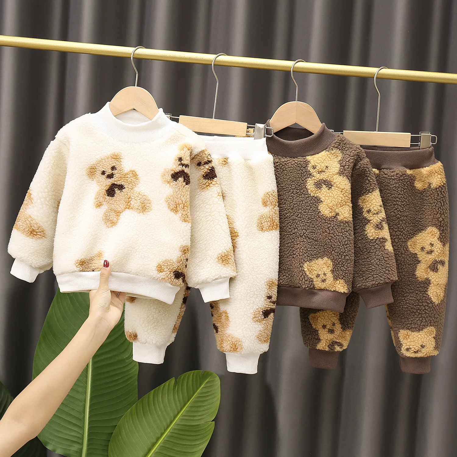 Girls Winter Suits 2021 New Boys And Babies Foreign Style Autumn And Winter Clothes Children Casual Sweater Two-Piece Plus Velve
Girls Winter Suits 2021 New Boys And Babies Foreign Style Autumn And Winter Clothes Children Casual Sweater Two-Piece Plus Velve
