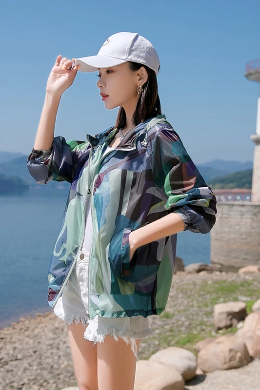 Hooded sunscreen garment long sleeve UV proof breathable 2021 new camouflage sunscreen shirt thin coat
Hooded sunscreen garment long sleeve UV proof breathable 2021 new camouflage sunscreen shirt thin coat