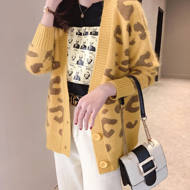 Loose Leopard Single V-neck Breasted Knitted Cardigan Women Fashion Contrast Color Sweater Coat Korean Style Top Surcoat Female
Loose Leopard Single V-neck Breasted Knitted Cardigan Women Fashion Contrast Color Sweater Coat Korean Style Top Surcoat Female
