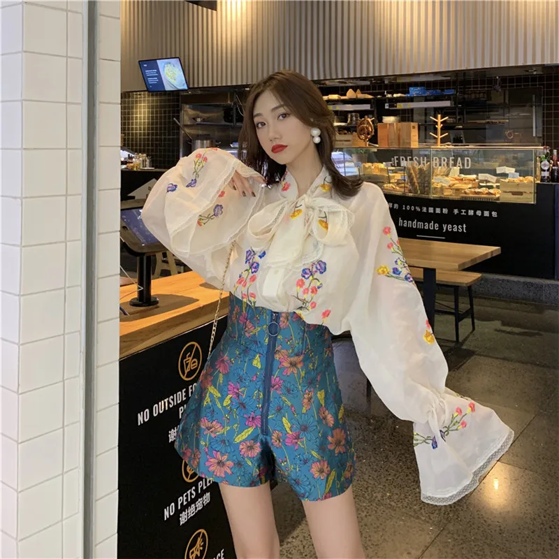 Korean Fashion 2 Pieces Vintage Female Floral Shirts + High Waist Shorts Two Piece Outfits 2020 New Autumn Retro Shorts Sets 
Korean Fashion 2 Pieces Vintage Female Floral Shirts + High Waist Shorts Two Piece Outfits 2020 New Autumn Retro Shorts Sets