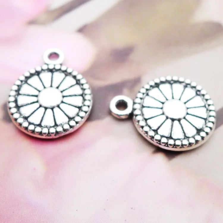 10PCS/Lot 16mm*20mm Flower Pendant Antique Silver Color Sunflower Charms For DIY Jewelry Making Handmade Craft
10PCS/Lot 16mm*20mm Flower Pendant Antique Silver Color Sunflower Charms For DIY Jewelry Making Handmade Craft