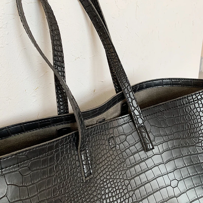 New simple autumn and winter alligator single shoulder bag large capacity handbag mother bag fashion tote bag 
New simple autumn and winter alligator single shoulder bag large capacity handbag mother bag fashion tote bag
