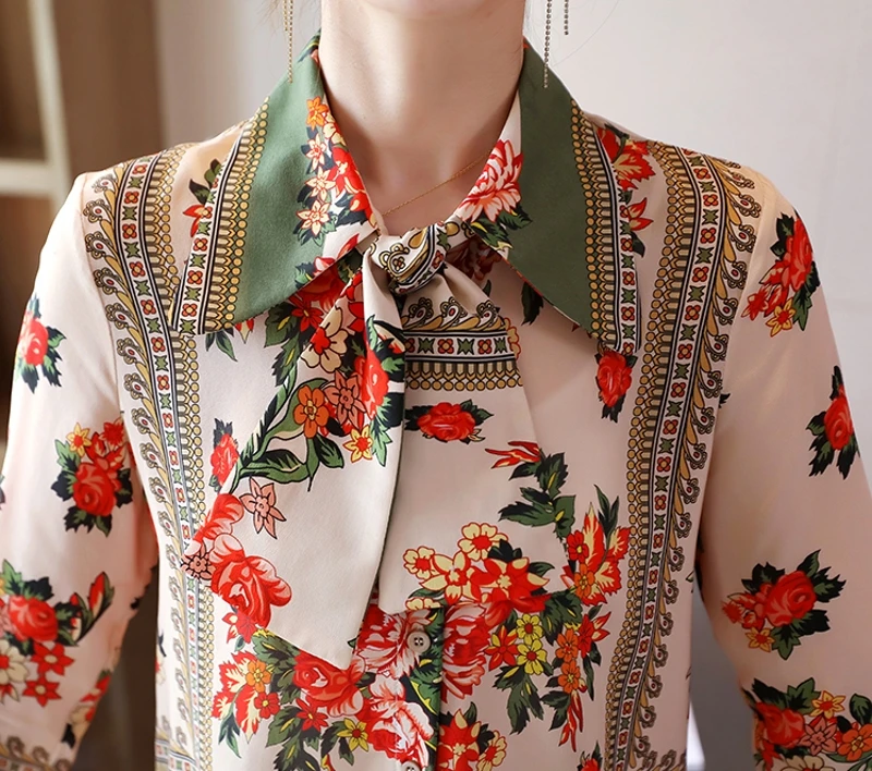 2021 spring Elegant Floral Pattern Print Office Lady Shirt New Fashion Turn-down Collar long sleeve Blouses
2021 spring Elegant Floral Pattern Print Office Lady Shirt New Fashion Turn-down Collar long sleeve Blouses