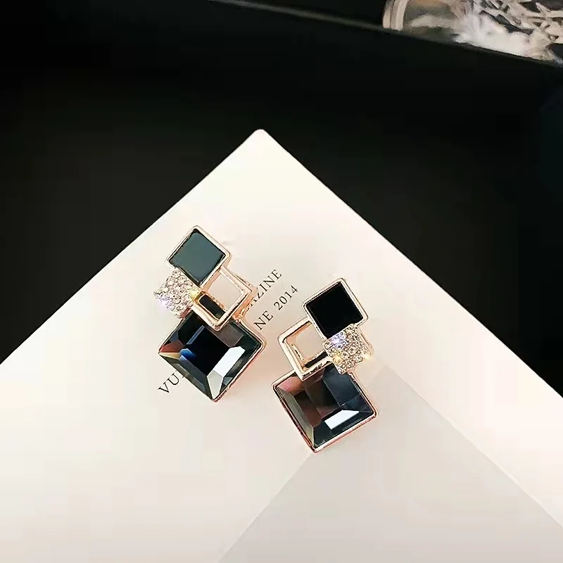 Серебряные Винтажные серьги-иглы, элегантная сетчатая красная Бриллиантовая Геометрическая подвеска в европейском и американском стиле, б...
Серебряные Винтажные серьги-иглы, элегантная сетчатая красная Бриллиантовая Геометрическая подвеска в европейском и американском стиле, б...
