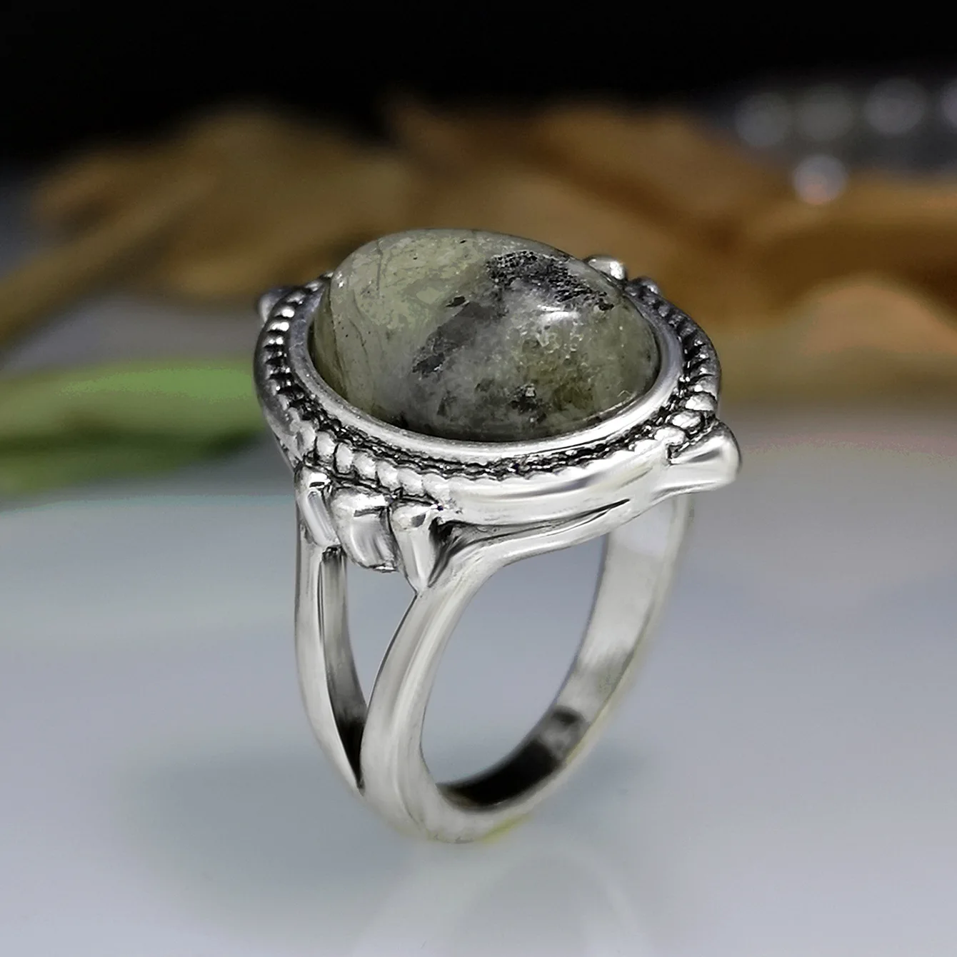 Exquisite Natural Stone Sparkling Moonstone Vintage Ring for Women Party Wedding Jewelry Gift Double Layer Ancient Silver Ring
Exquisite Natural Stone Sparkling Moonstone Vintage Ring for Women Party Wedding Jewelry Gift Double Layer Ancient Silver Ring