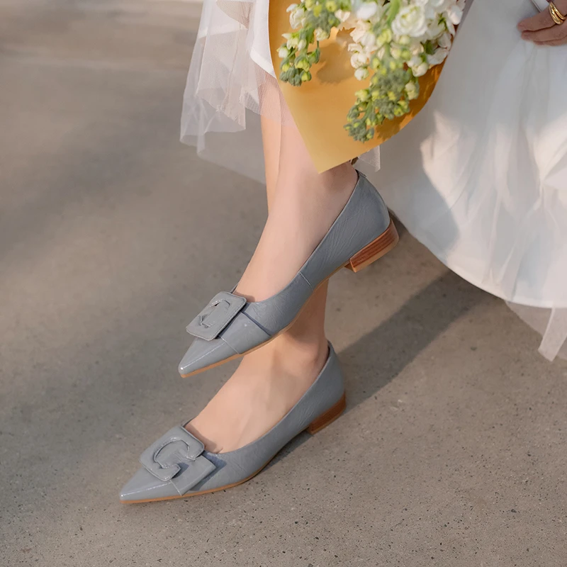 VERCONAS Women Pointed Toe Pumps Low Heels Fashion Concise Genuine Leather Casual Working Spring New Arrival Shoes Woman 2021 
VERCONAS Women Pointed Toe Pumps Low Heels Fashion Concise Genuine Leather Casual Working Spring New Arrival Shoes Woman 2021
