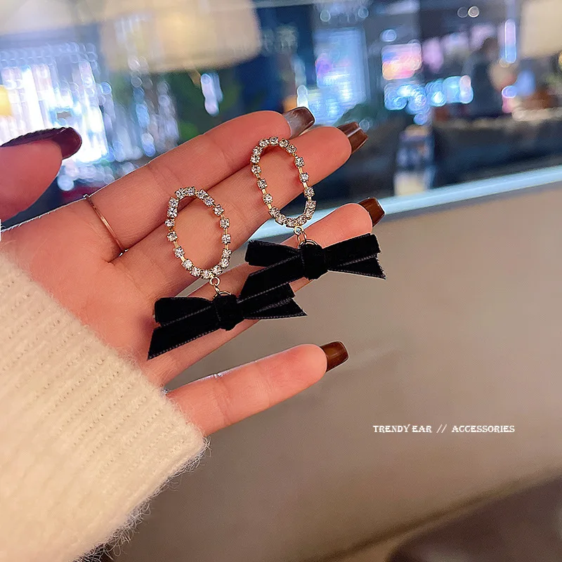 Wholesale Sterling Silvers Needle New Velvet Bow Earrings for Women Dropshipping
Wholesale Sterling Silvers Needle New Velvet Bow Earrings for Women Dropshipping