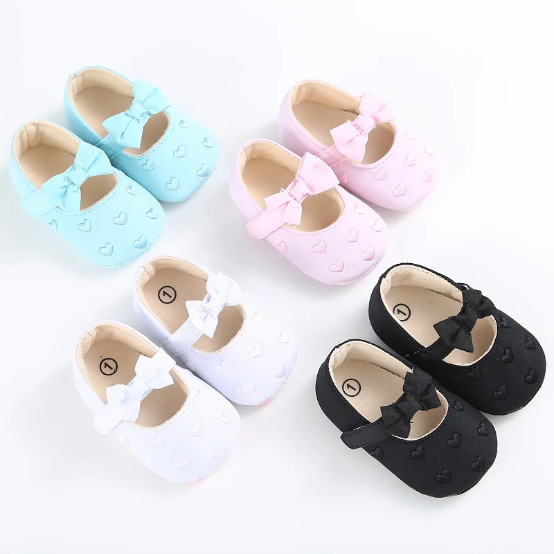 Spring and Autumn 0-1 years old girl baby toddler shoes multicolor heart embroidery soft bottom baby toddler shoes
Spring and Autumn 0-1 years old girl baby toddler shoes multicolor heart embroidery soft bottom baby toddler shoes