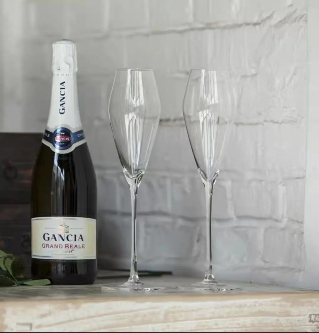 A pair of rainbow champagne glass gift box 2 European lovers wine glass crystal bubble tall glass bubble wine glass
A pair of rainbow champagne glass gift box 2 European lovers wine glass crystal bubble tall glass bubble wine glass