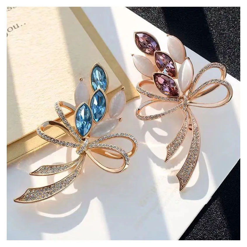 Trendy Female Crystal Flower Brooch Dainty Gold Color Jewelry Brooches For Women Cute Zircon Stone Pin Dress Coat Accessory
Trendy Female Crystal Flower Brooch Dainty Gold Color Jewelry Brooches For Women Cute Zircon Stone Pin Dress Coat Accessory