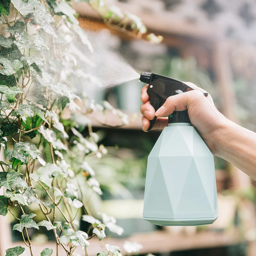 1Pcs Gardening Tools Flowers And Plants Spray Bottle Watering Can Flower Watering Bottle Watering Bottle Garden Tool Floral Tool
1Pcs Gardening Tools Flowers And Plants Spray Bottle Watering Can Flower Watering Bottle Watering Bottle Garden Tool Floral Tool