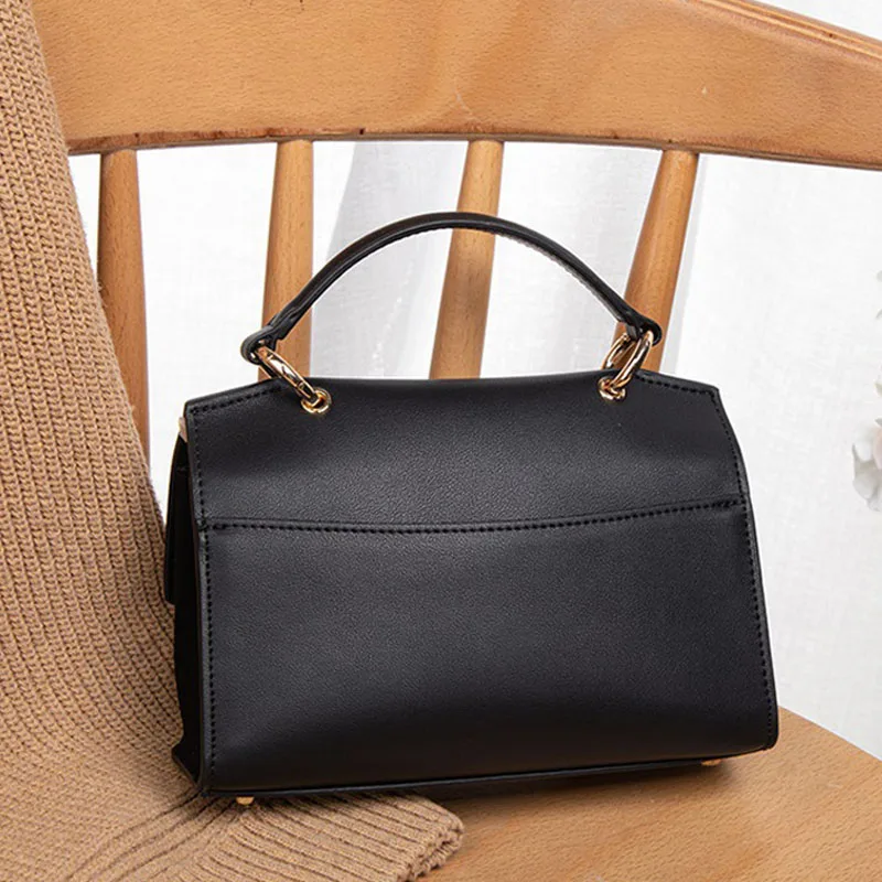 New 2021 Real Cowhide Handbags, famous brands, simple and versatile messenger bags, high-quality classic luxury handbags
New 2021 Real Cowhide Handbags, famous brands, simple and versatile messenger bags, high-quality classic luxury handbags