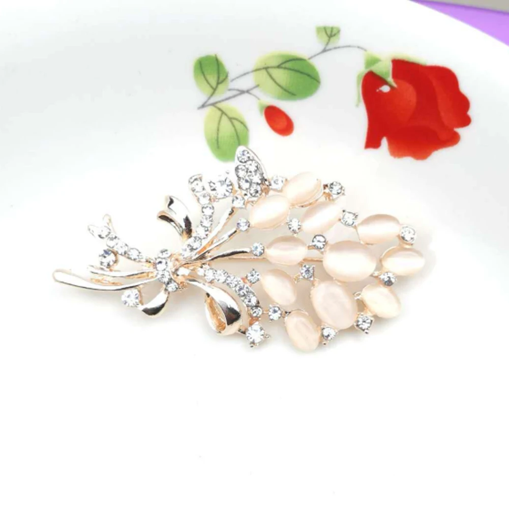 Fashionable Opal Stone Flower Brooch Pin Garment Accessories Birthday Gift Brooches For Women Rhinestone Brooch Pin
Fashionable Opal Stone Flower Brooch Pin Garment Accessories Birthday Gift Brooches For Women Rhinestone Brooch Pin