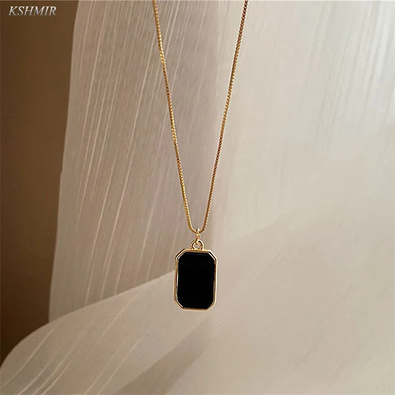 Vintage French black geometric pendant necklace style Hepburn style fine clavicle chain trendy sweater chain
Vintage French black geometric pendant necklace style Hepburn style fine clavicle chain trendy sweater chain