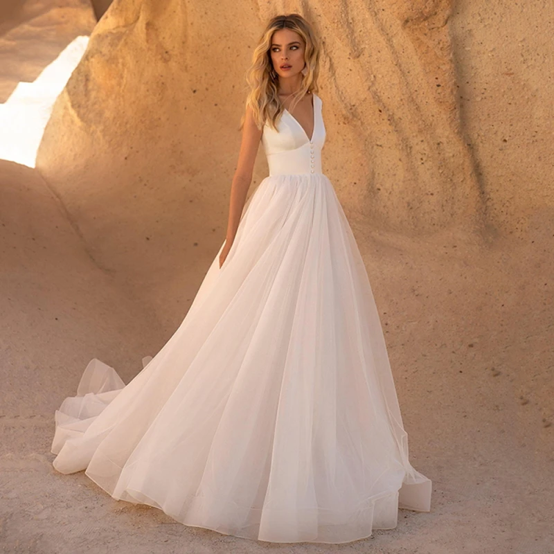 Fanweimei Elegant Satin Deep V-Neck Tulle A-Line Wedding Dress 2021 Sleeveless Court Train Backless Bridal Gowns with Buttons
Fanweimei Elegant Satin Deep V-Neck Tulle A-Line Wedding Dress 2021 Sleeveless Court Train Backless Bridal Gowns with Buttons