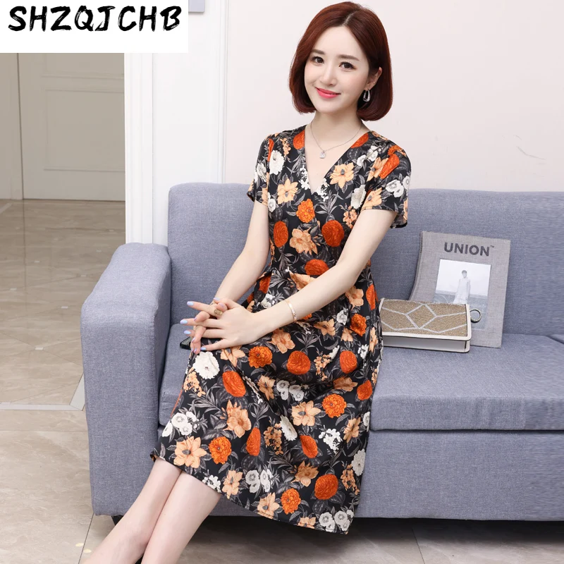 SHZQ Silk Silk Dress Women's Summer New V-neck Waist Closing Medium Length Skirt Temperament Printed Silk Skirt
SHZQ Silk Silk Dress Women's Summer New V-neck Waist Closing Medium Length Skirt Temperament Printed Silk Skirt
