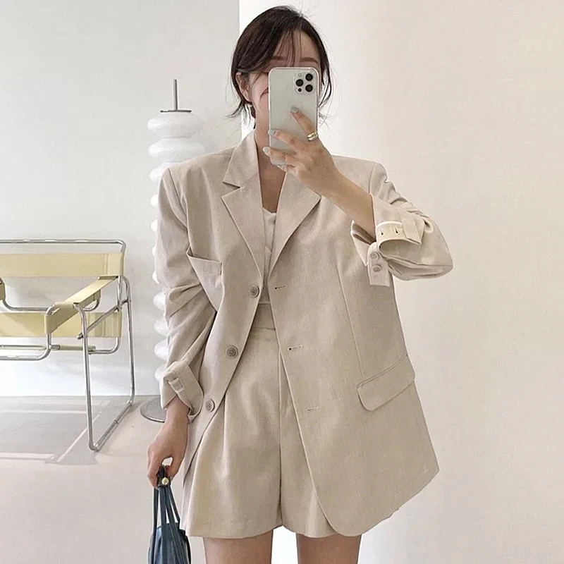 Korean version of French temperament lapel loose thin suit jacket + high waist wide leg slacks shorts suit
Korean version of French temperament lapel loose thin suit jacket + high waist wide leg slacks shorts suit