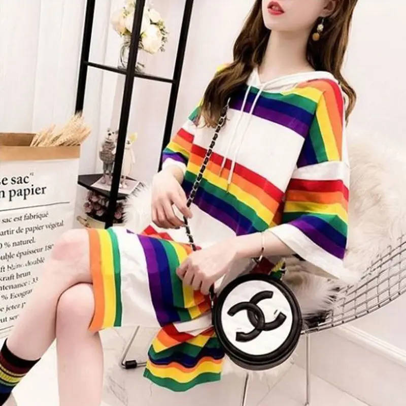 High quality new style small fresh Rainbow Stripe T-shirt women's ins net red CEC loose sweater large base dress
High quality new style small fresh Rainbow Stripe T-shirt women's ins net red CEC loose sweater large base dress