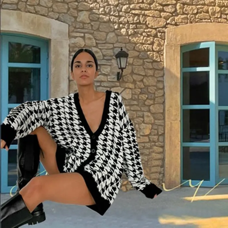 2021 Autumn and Winter New Loose Houndstooth Long-sleeved Single-breasted Contrast Sweater Cardigan Jacket Women
2021 Autumn and Winter New Loose Houndstooth Long-sleeved Single-breasted Contrast Sweater Cardigan Jacket Women