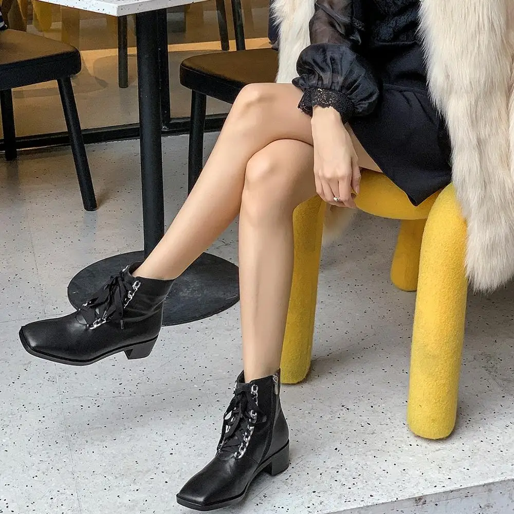 2020 Autumn/winter new style square toe ribbon belt women's boots chunky and Martin boots fashion leather single boots X610
2020 Autumn/winter new style square toe ribbon belt women's boots chunky and Martin boots fashion leather single boots X610