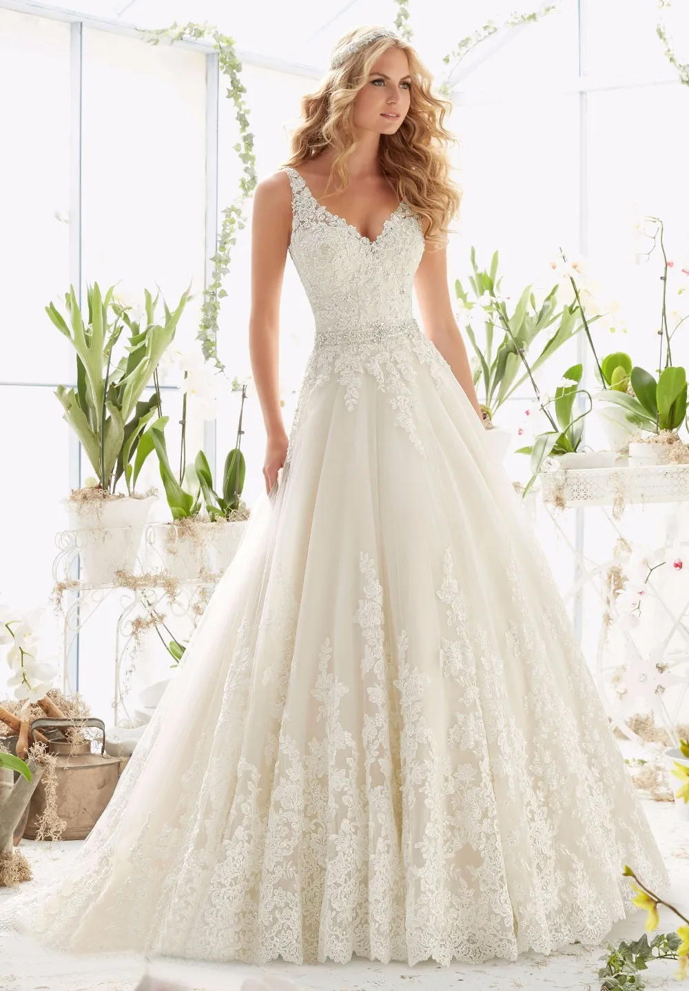 Romantic White / Ivory Lace Appliques Short Sleeves A-line Dresses Princess Banquet Dress
Romantic White / Ivory Lace Appliques Short Sleeves A-line Dresses Princess Banquet Dress