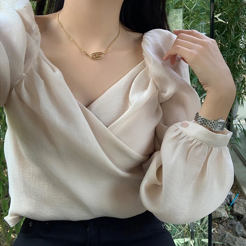 KUSAHIKI Chic V-neck Puff Sleeve Women Blouses Korean Elegant Slim Shirt 2021 Spring New Solid Blusas Mujer De Moda 6G503
KUSAHIKI Chic V-neck Puff Sleeve Women Blouses Korean Elegant Slim Shirt 2021 Spring New Solid Blusas Mujer De Moda 6G503