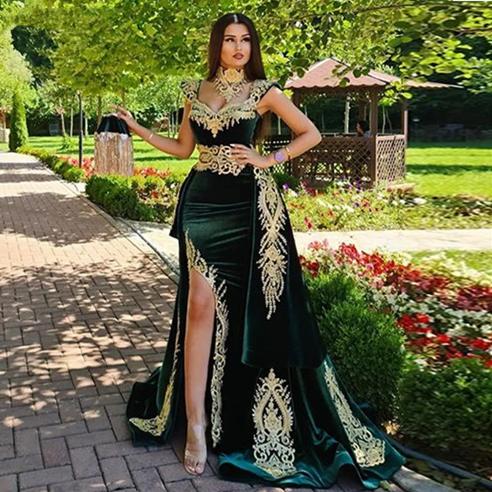Chic Mermaid Evening Dresses With Detachable Train Velvet Gold Appliqued Lace Prom Pageant Gown Sexy V Neck Robe De Mariée
Chic Mermaid Evening Dresses With Detachable Train Velvet Gold Appliqued Lace Prom Pageant Gown Sexy V Neck Robe De Mariée